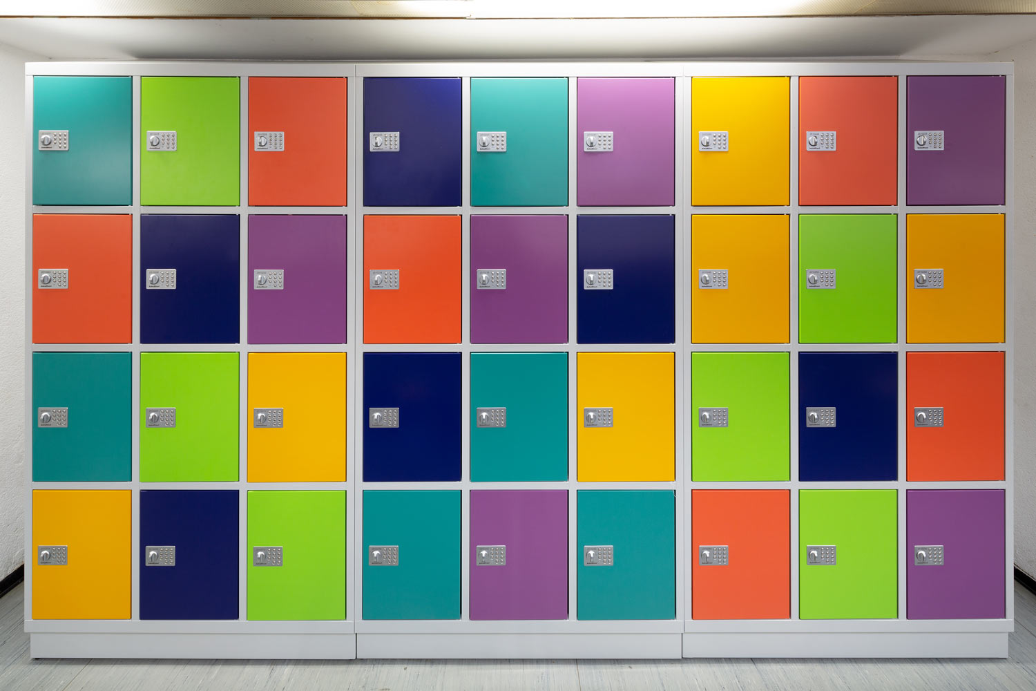 astradirect Schließfächer Schutzbrief, Städtisches Albert Martmöller Gymnasium Witten Die astradirect Schulschließfächer Versicherung, im Albert-Martmöller Gymnasium in Witten